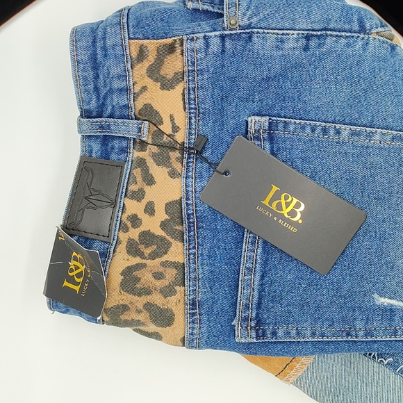 Lucky & Blessed || Boyfriend Denim Shorts - Picture 2 of 6